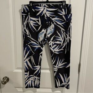 Fabletics black white & blue tropical print cropped leggings Women XL